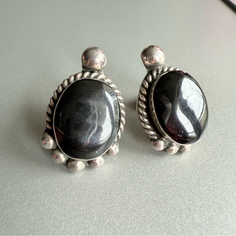 Mexico Black Onyx Sterling Silver Cable and Beads Design Stud Earrings - Picture 2 of 6